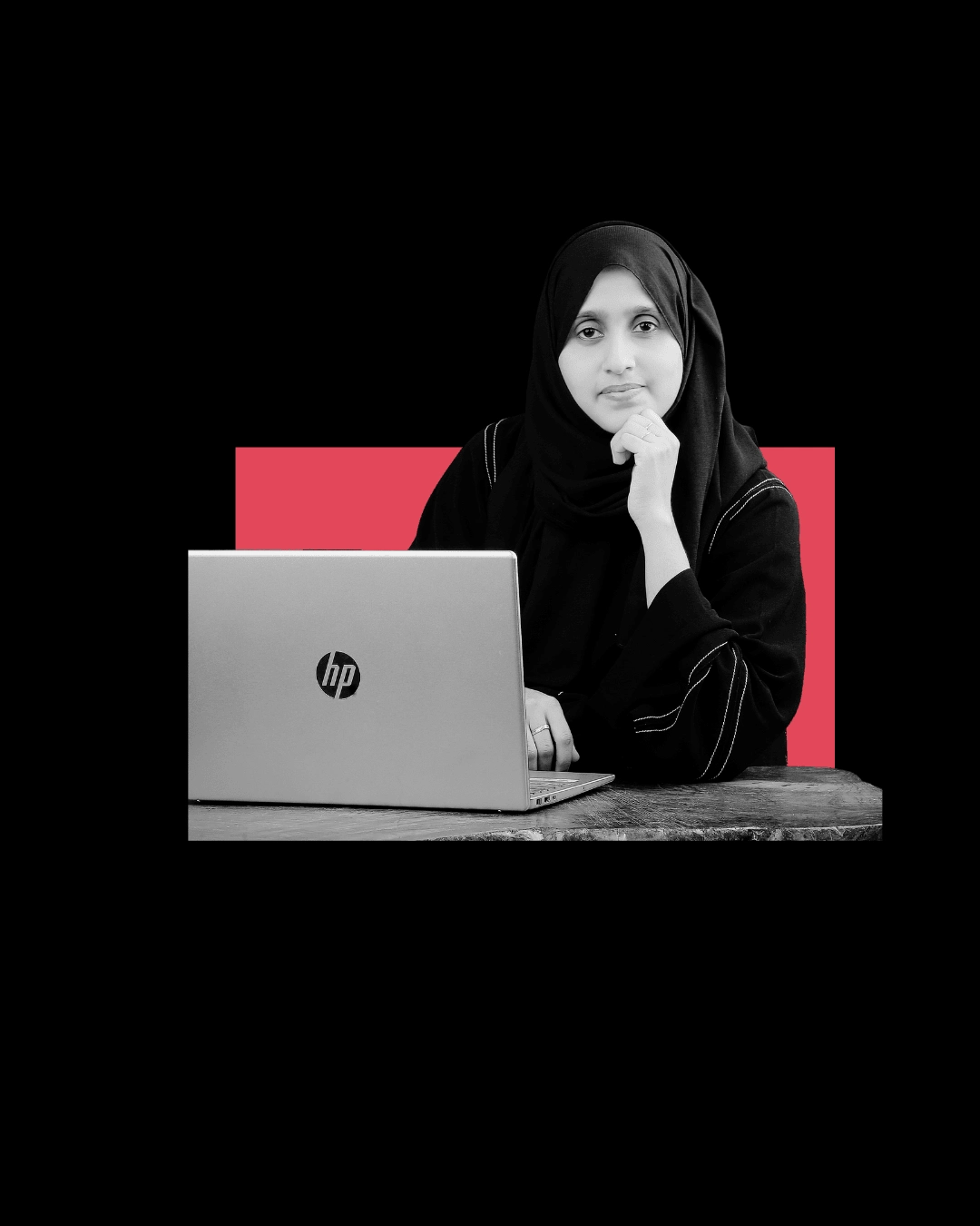 freelance-digital-marketer-in-kannur-sitting-infront-of-laptop